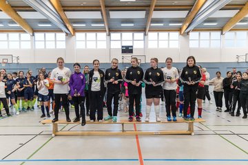 Bild 23 - C-Juniorinnen 3 Loewinnen Cup